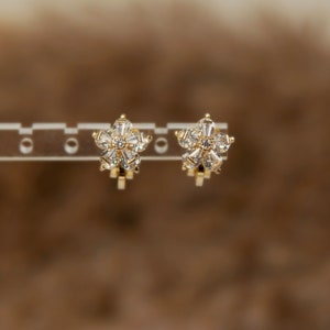 Boucles d'oreilles fleur diamant double épaisseur clip, Mini-clipse d'oreilles en pagaie au dos, Puces d'oreilles en cristal transparent, Boucles d'oreilles fleur non percées