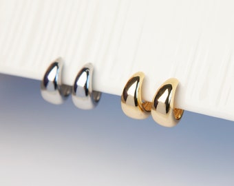 Minimalist Clip On Huggie Earrings, Chunky Huggie Hoop Earrings in Gold & Silver, Everyday Simple Hoops, Coil Back Non Pierced Earrings