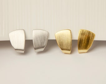 Clip op metalen stud oorbellen, moderne minimalistische oorbellen, geborsteld metalen effect clip op studs, niet-doorboorde oorbellen goud of zilver grote studs