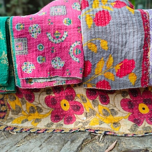 wholesale lot of indian vintage kantha quilt handmade throw reversible blanket bedspread cotton fabric bohemian quilting twin size bed cover Bild 1