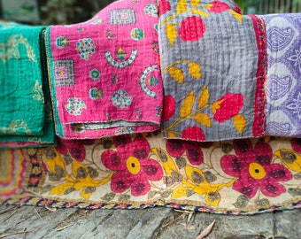 Venta al por mayor de colcha india vintage kantha hecha a mano, manta reversible, colcha, tela de algodón, colcha bohemia, funda de cama de tamaño doble