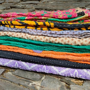wholesale lot of indian vintage kantha quilt handmade throw reversible blanket bedspread cotton fabric bohemian quilting twin size bed cover Bild 8