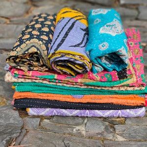 vente en gros lot de couette kantha vintage indienne faite à la main couverture réversible couvre-lit tissu en coton bohème quilting couverture de lit double taille image 7