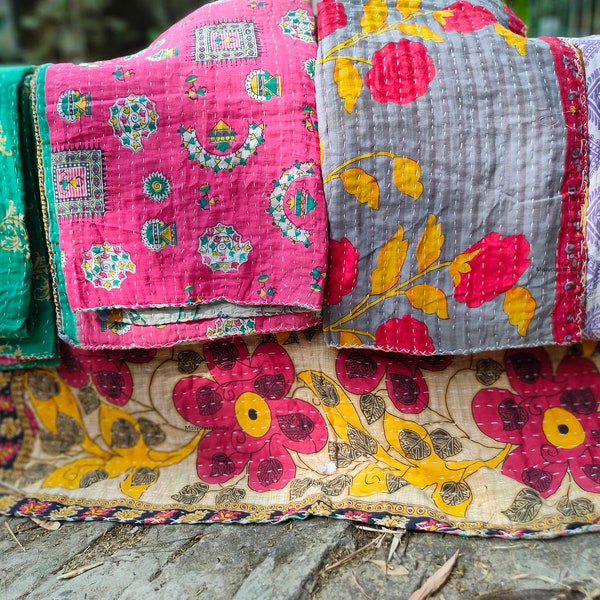 Lote por atacado de colcha indiana vintage Kantha, feita à mão, reversível, para cama, em tecido de algodão, estilo boêmio.