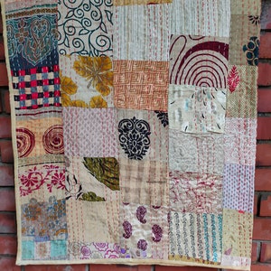 Recycled Indian Sari Patchwork Blanket, Handmade Vintage Kantha Quilt Indian quilt