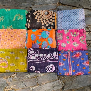 wholesale lot of indian vintage kantha quilt handmade throw reversible blanket bedspread cotton fabric bohemian quilting twin size bed cover Bild 3