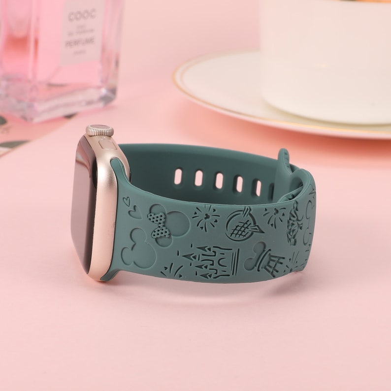 Disney Castle Theme Park Apple Watch Band 38mm 40mm 41mm 42mm 44mm 45mm49 Women Mickey Snack Engraved Silicone Strap for iWatch Series 9/8-1 Green