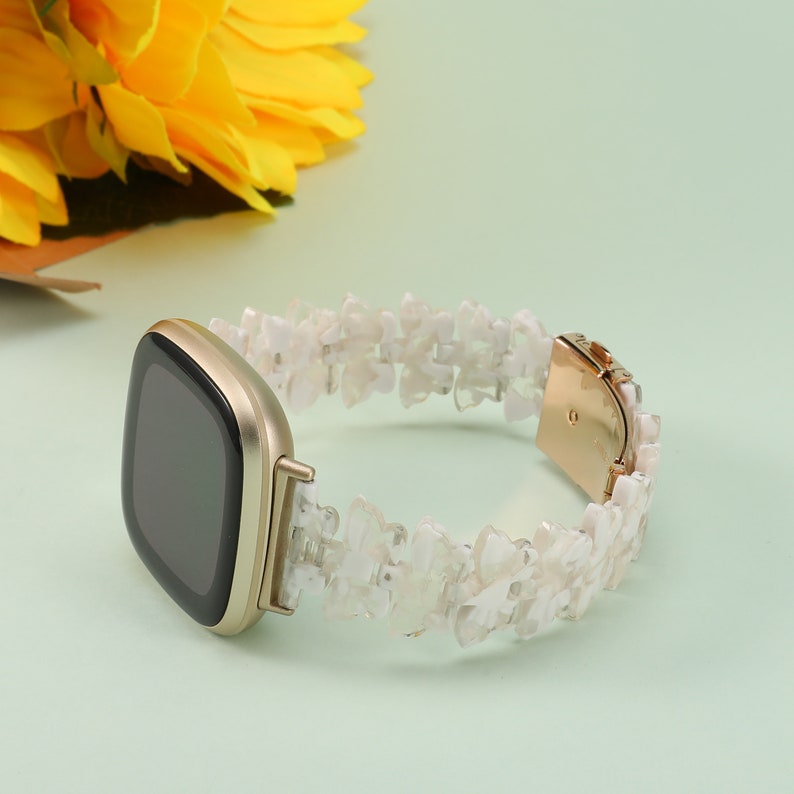 Schmetterling-Harzbänder für Fitbit Sense Bands / Fitbit Versa 3 Bands Damen, schlankes, leichtes wasserdichtes Armband für Fitbit Versa 4 / Sense 2 White Flower