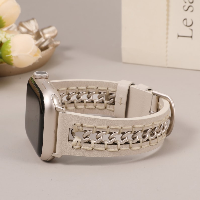 Bracelet pour Apple Watch en cuir 38/40/41/42/44/45/49 mm femme Bracelet en cuir de créateur avec chaîne évidée en métal pour iWatch série 9-1 SE Starlight/Starlight