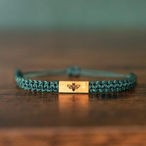 Hummel Armband: Personalisierbares Altholz, verstellbares Makramee, Naturschmuck, verschiedene Farben