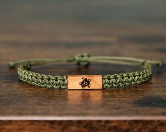 Sea Turtle Bracelet: Personalized Reclaimed Wood, Ocean Lover Gift, Adjustable Marine Jewelry, Various Colors
