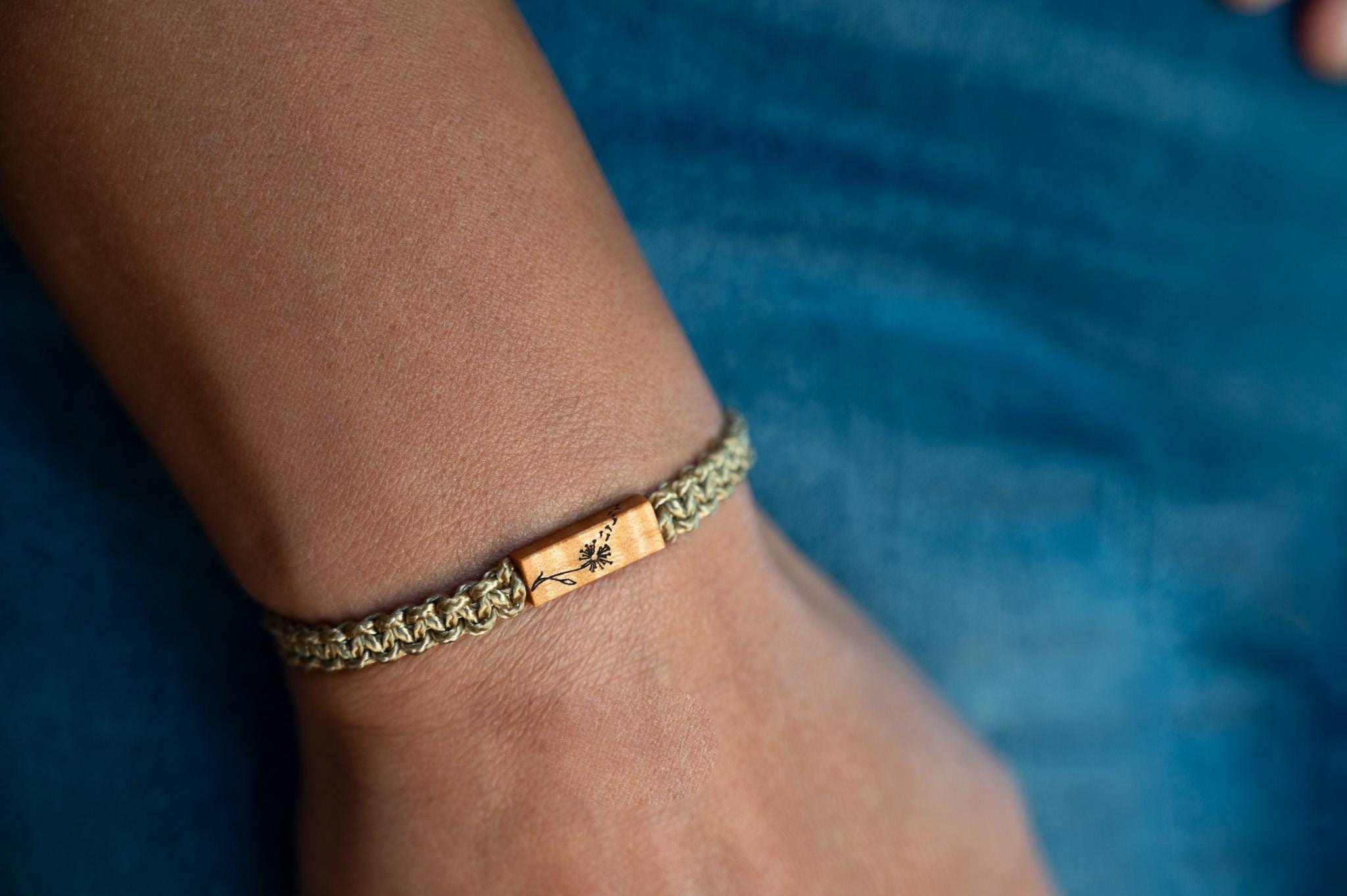 Buy Adjustable Paracord Bracelet Online In India India - Main Image