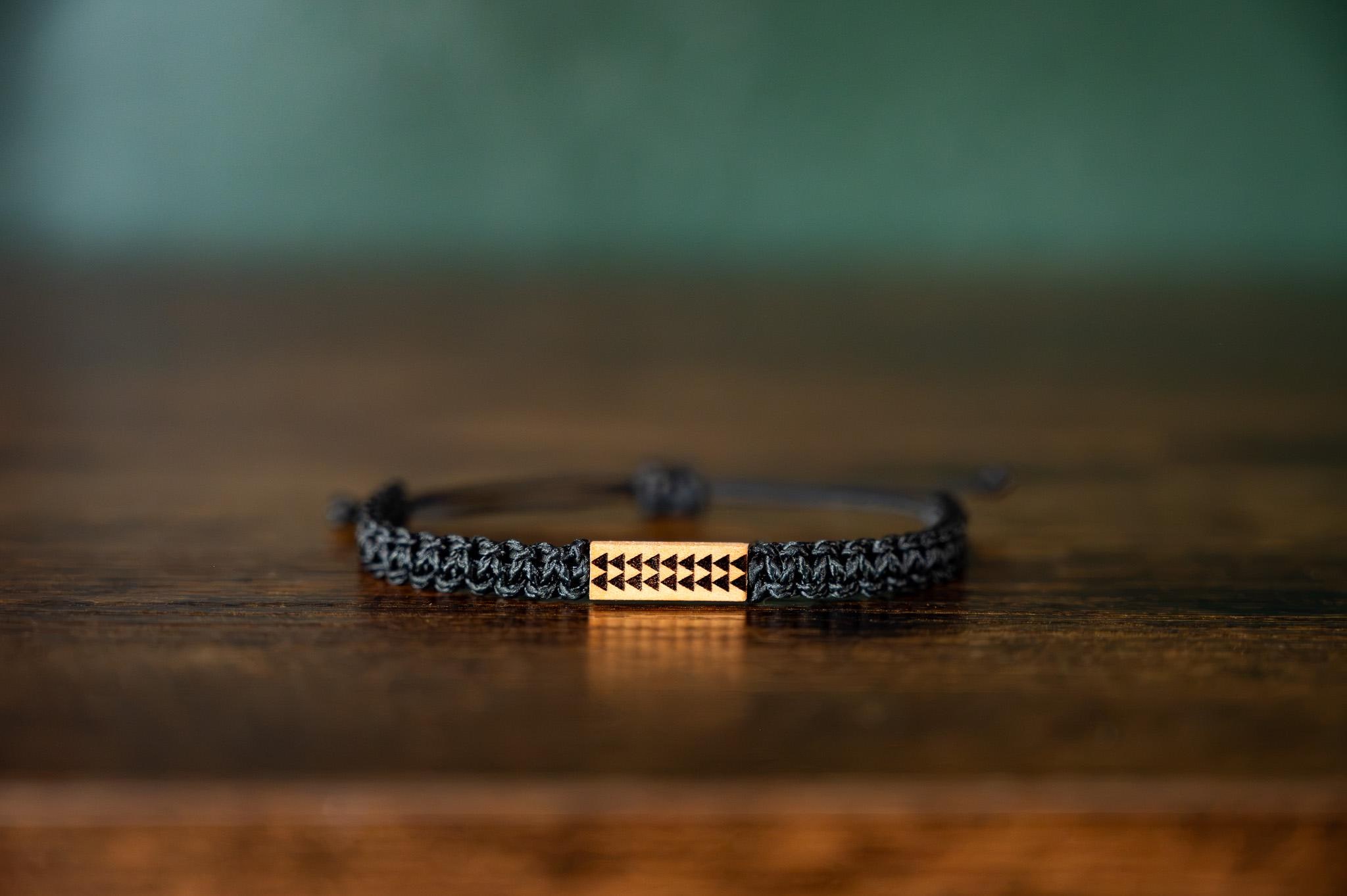 Shark Teeth (Niho Manō) Bracelet: Personalizable Reclaimed Wood,…