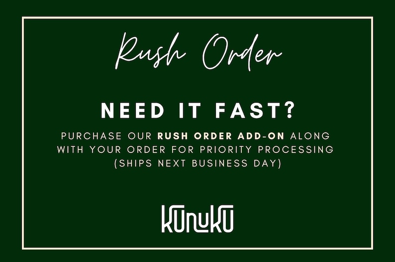 Op de afbeelding: Donkergroene afbeelding met witte tekst. De tekst luidt "Spoedbestelling" en "Snel nodig?" Het promoot een spoedbestelling add-on voor prioritaire verwerking. Het "Kunuku" logo staat onderaan.