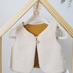 Gilet de berger réversible bébé, Gilet bébé sans manches, Vêtements hiver unisex, Fausse fourrure mouton, Coton Oeko tex, Cadeau naissance Moutarde