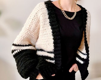 90s Vintage Women's Black V-neck Cardigan Buttoned Long Sleeve