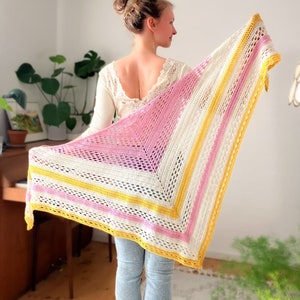 Easy Crochet Triangle Shawl Pattern. Crochet Scarf for Beginners. One Size