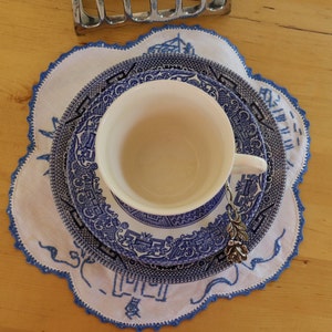 Blue Willow teacup and saucer, Old Willow English Ironstone Tableware EIT Ltd, blue and white Staffordshire pottery, Blue Willow doily image 4