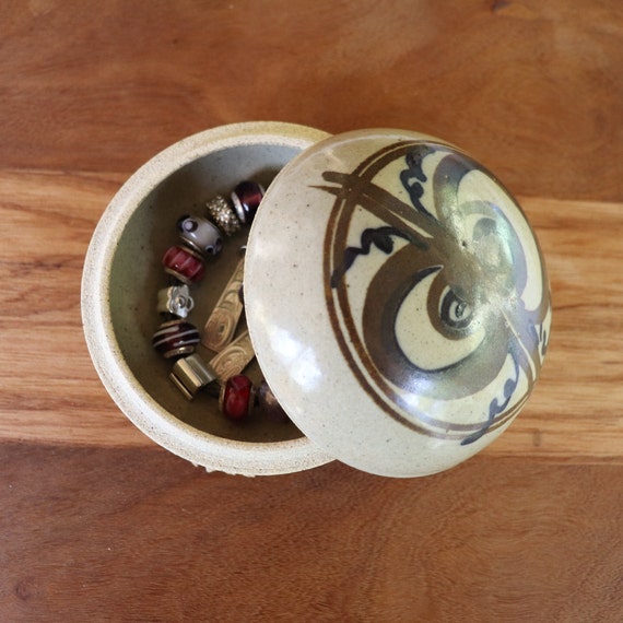Round ceramic bowl decorated dome lid, trinket bo… - image 3