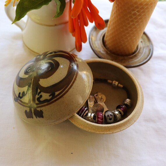 Round ceramic bowl decorated dome lid, trinket bo… - image 5