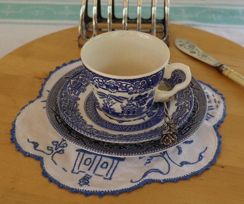 Blue Willow teacup and saucer, Old Willow English Ironstone Tableware EIT Ltd, blue and white Staffordshire pottery, Blue Willow doily image 3