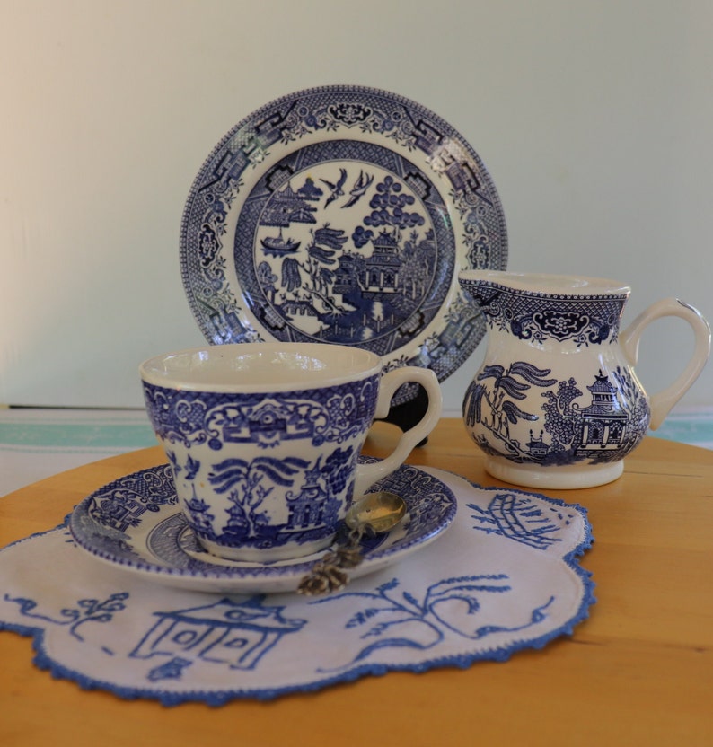 Blue Willow teacup and saucer, Old Willow English Ironstone Tableware EIT Ltd, blue and white Staffordshire pottery, Blue Willow doily image 5