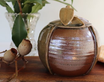 Gumnut ceramic pot, lidded bowl, dressing table accessory, vintage Australian pottery, earthy botanical décor