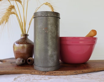 Vintage nut loaf tin: Willow brand, Australian kitchenalia