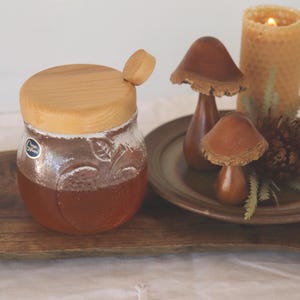 Honey pot: apple motif, wooden lid, vintage Gempo glass