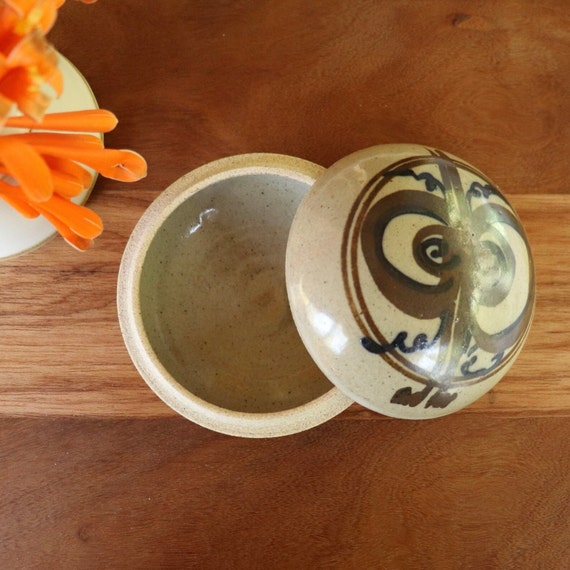 Round ceramic bowl decorated dome lid, trinket bo… - image 1