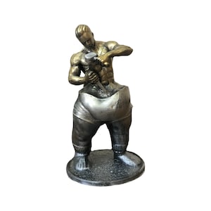 Inspiring Selfmade Man Sculpture: 16 cm of Handcrafted Artistic Motivation