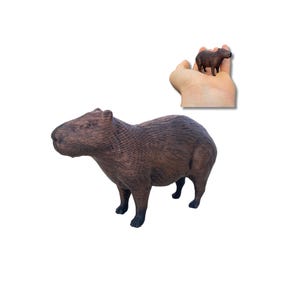 Figura de capibara pintada a mano: miniatura de PLA impresa en 3D