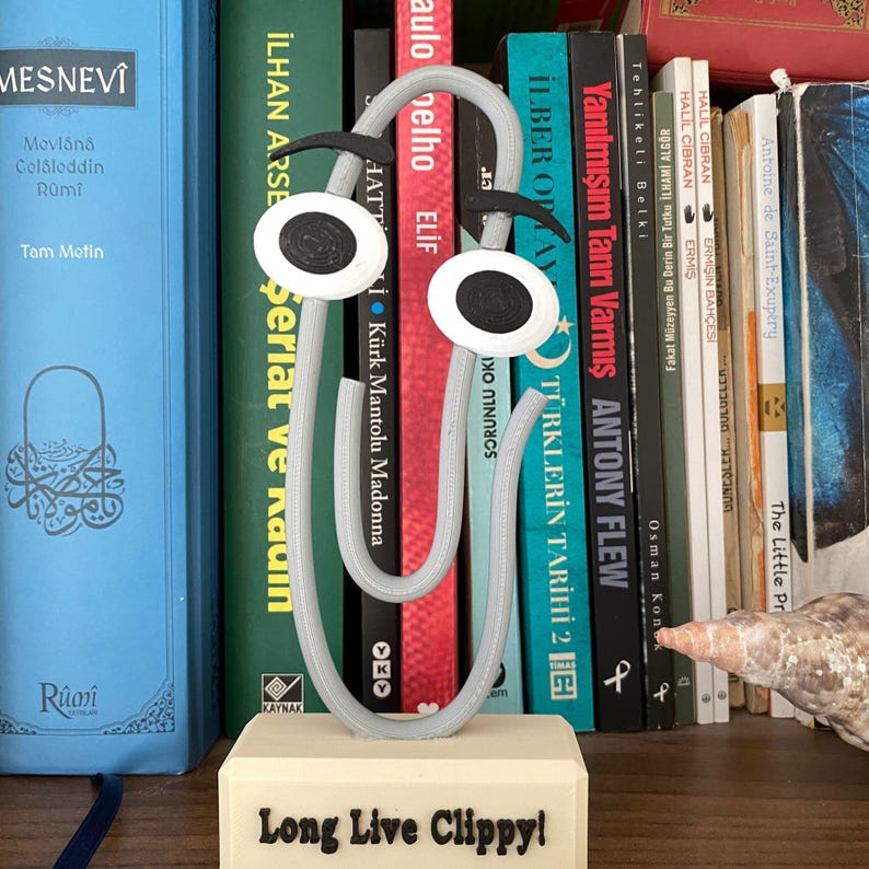 Clippy Decor, Retro Desk Decor, Microsoft Icon, Tech Gift, Office Nostalgia, Clippy Figure, Paperclip Decor, Tech Office Decor, Geek Desk, Retro Office, Clippy Stand, Unique Gift, Office Humor