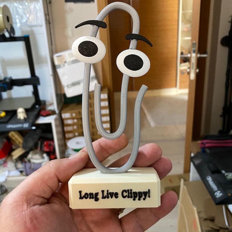 Clippy Decor, Retro Desk Decor, Microsoft Icon, Tech Gift, Office Nostalgia, Clippy Figure, Paperclip Decor, Tech Office Decor, Geek Desk, Retro Office, Clippy Stand, Unique Gift, Office Humor