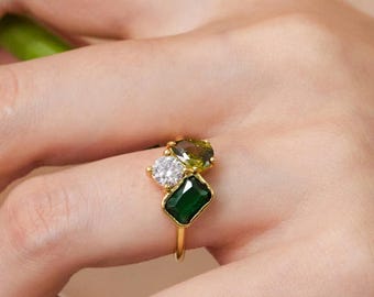 3つの誕生石を使ったカスタムリング • ママのためのパーソナライズされたファミリーリング • 親友へのギフト • 上品なゴールドの誕生石ジュエリー • 母の日リング