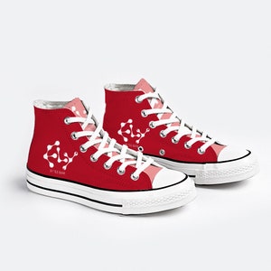 Sneakers alte rosse, stile Converse per festival e avventure urbane