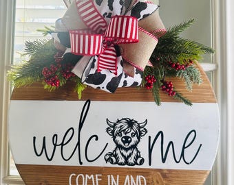 Welcome door hanging sign with interchangeable wreath topper, baby highland cow, hi sign, year round wreath, wood home decor, housewarming