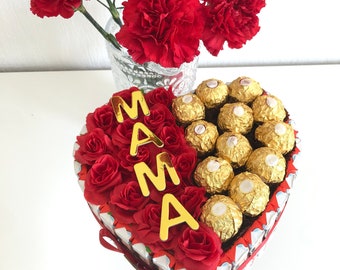 Kinderriegel Torte oder Box für die Mama zum Muttertag. Ideal als Muttertagsgeschenk. Mit roten künstlichen Rosen und Rocher Ferrero. Liebe