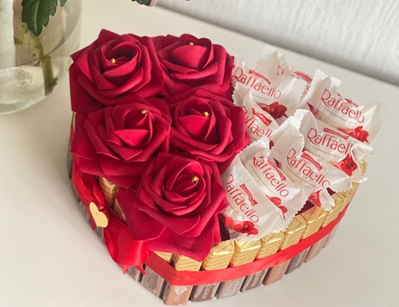 Red Roses & Raffaello Chocolate Heart Box Red Roses & Raffaello Chocolate Heart Box