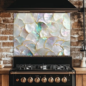 Dosseret en verre nacre : oeuvre d'art murale en coquillages irisés avec de l'or