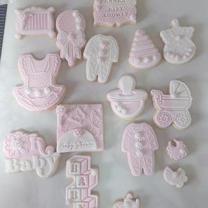 Baby shower biscuits.new born baby .personalised baby biscuits .new mum .mummy to be .baby shower cookies .gift boxed gifts .baby gift
