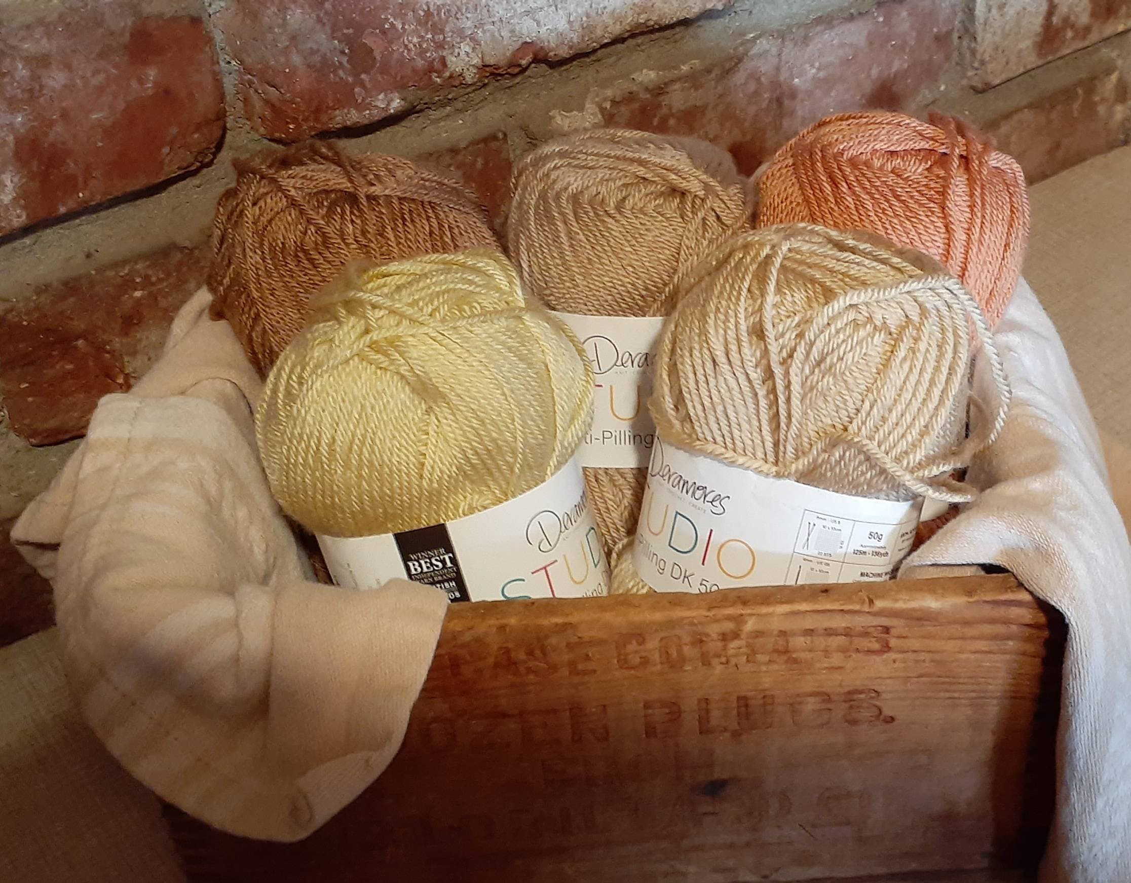 Deramores Studio Anti-pilling Chunky yarn, Autumn, lot of 2 (87 yds ea)