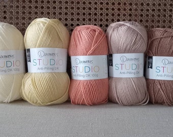 DK soft acrylic yarn anti-pilling.   Large skein @ 273 yards.  Deramores.