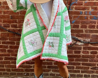 Abrigo de patchwork hecho a mano con colcha vintage reutilizada