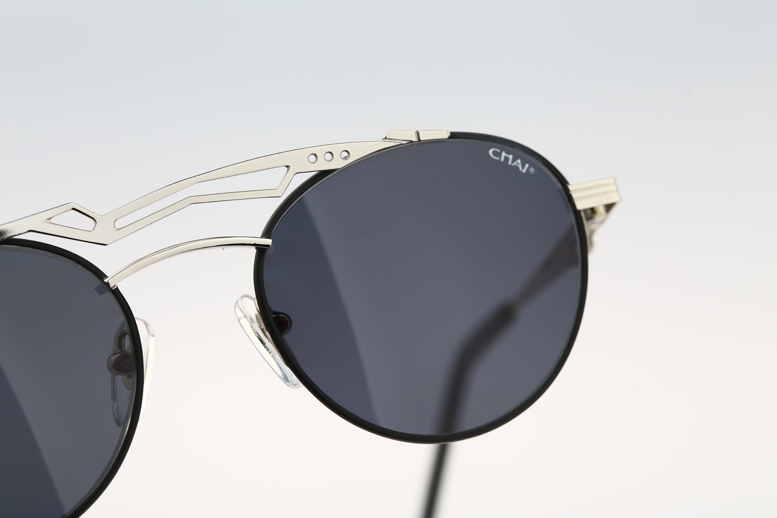 Accessoires Lunettes Soleil Cadeau Lot De 2 Lunettes De Soleil Rondes Rétro  - Noir Et Or - Avec étui Et Chiffon Lunette De Soleil Ronde, image size:3000x2000