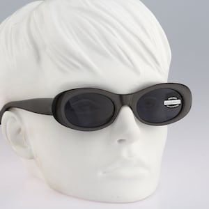 Roccobarocco 8709 30, Vintage 90s gray unique cat eye oval sunglasses women NOS