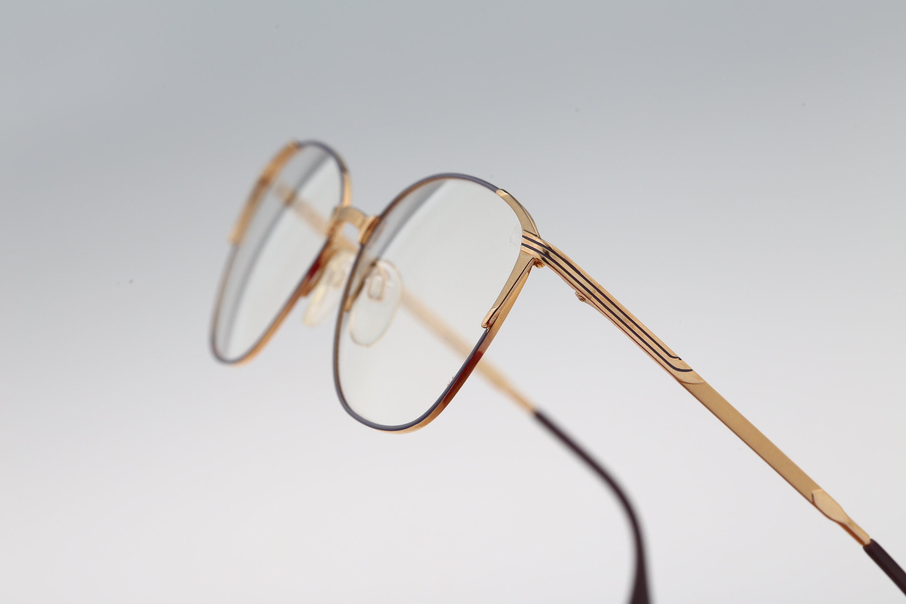 Silhouette M 6183 20 V 6053, Vintage 80s Purple and Gold Square