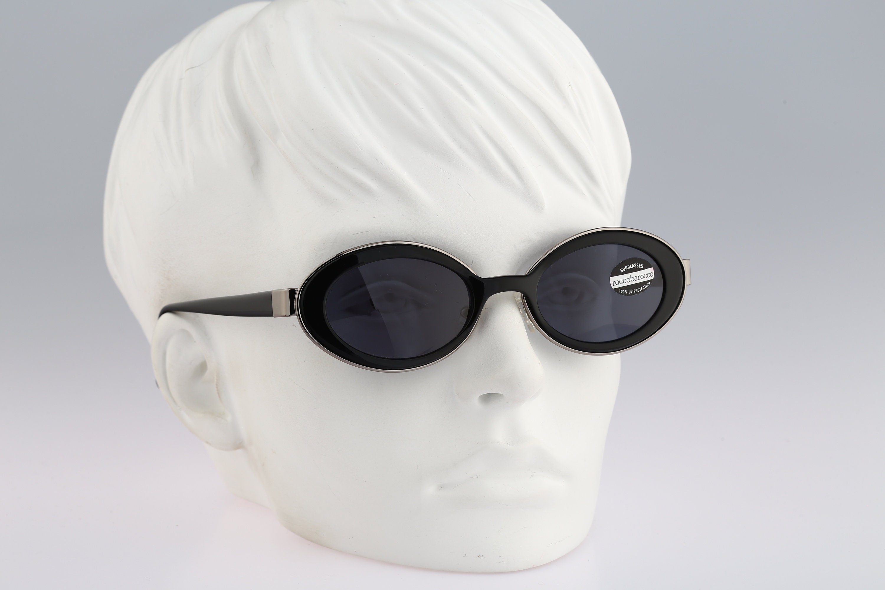 Roccobarocco Stylish Black Sunglasses ROCCOBAROCCO Sunglasses for Women - Vestiaire Collective main image 2