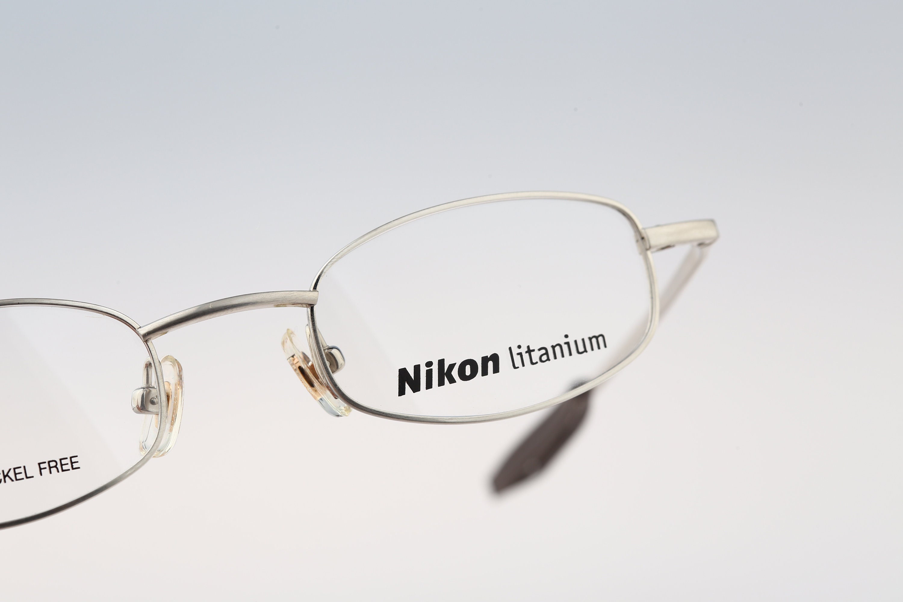 ヴィンテージ Nikon 眼鏡フレーム SPORTS FRAME 銀色 日本製 ヴィンテージ Nikon 眼鏡フレーム SPORTS FRAME 銀色 日本製