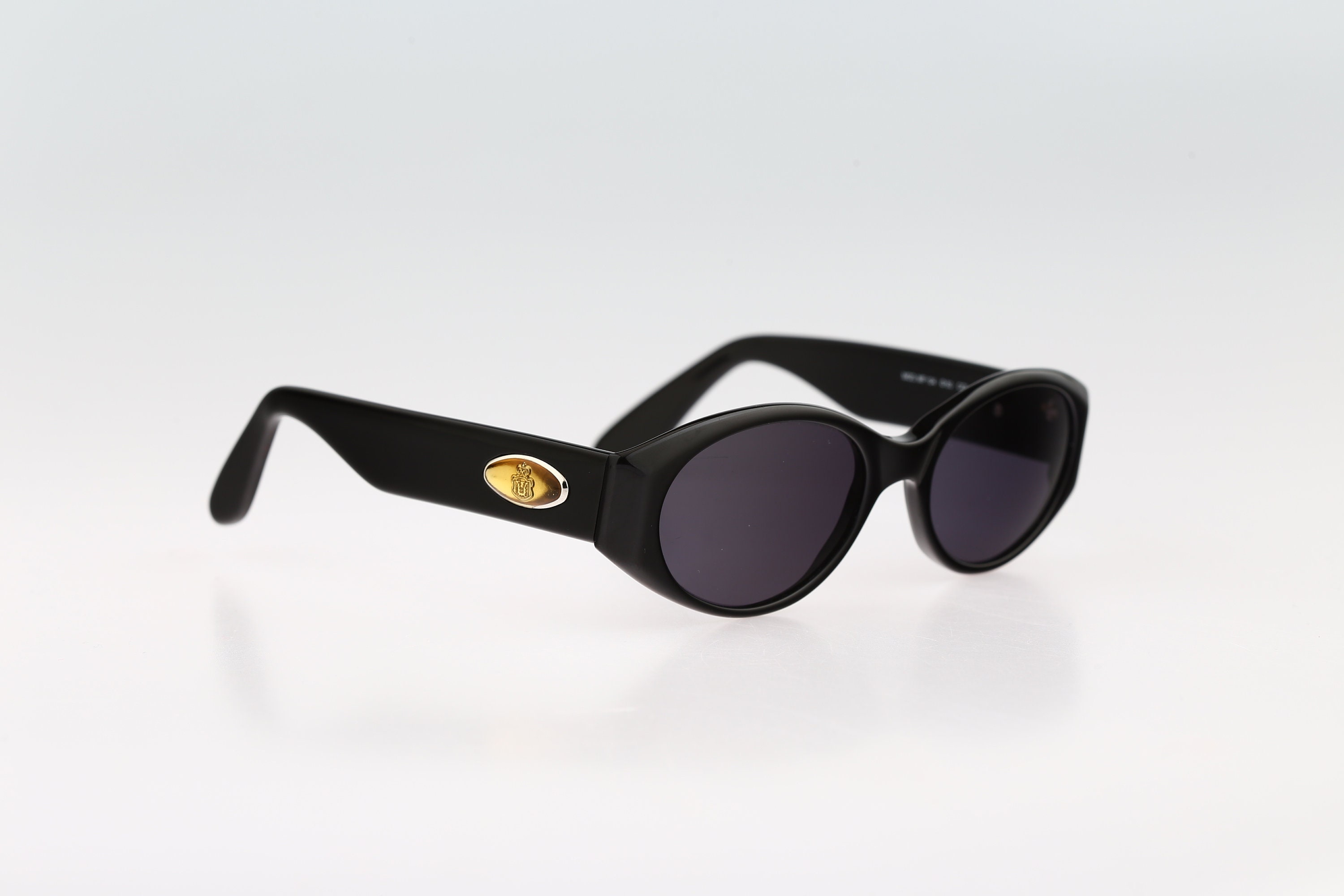 Von Furstenberg sunglasses Italy vintage MOD MF 104 50 Unisex Oval Black Diane Von Furstenberg MOD MF 100 U87 – Vintage Frames Company main image 2